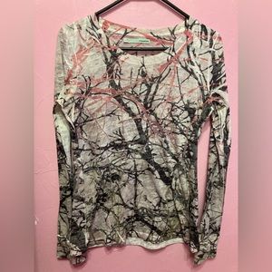 🪵 Maurice’s Size M Lightweight Camo Shirt 👚